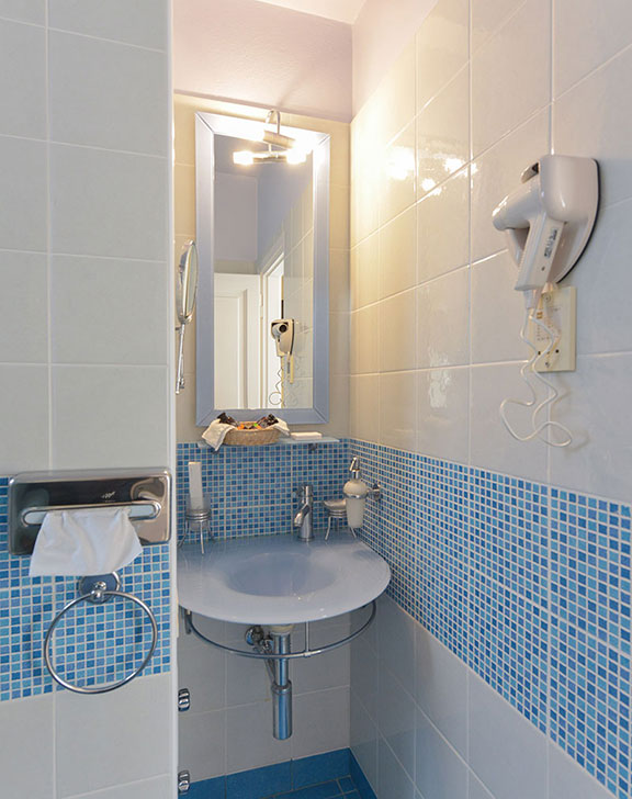 Salle de bain moderne dans les chambres supérieures